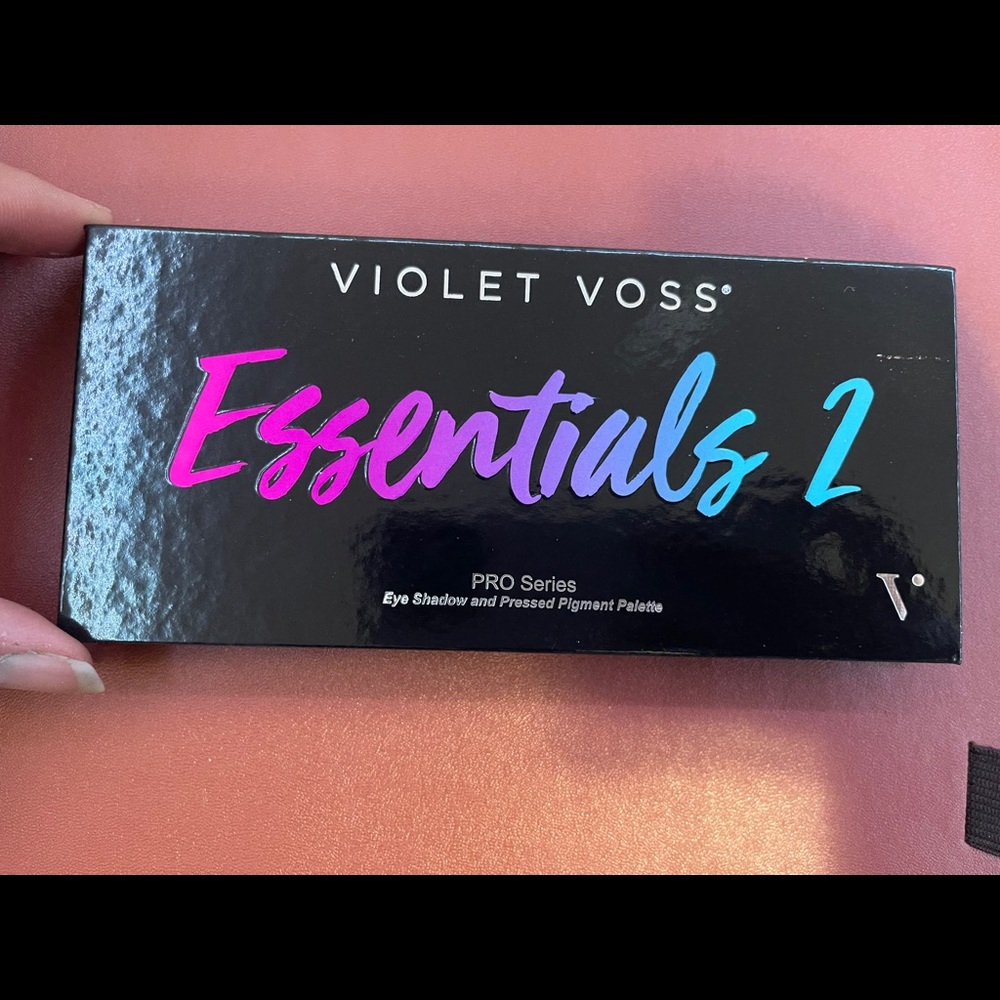 Eyeshadow palette and brush set
